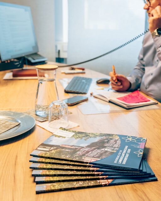 🌳✨ Unsere nächsten Schritte zur Landesgartenschau 2030 in Duderstadt nehmen Gestalt an! ✨🌳

Derzeit bereiten wir den planerischen Wettbewerb vor und suchen ein Planungsbüro, das den weiteren Prozess begleitet. 🏗️📝 Der Wettbewerb soll im Herbst 2025 starten und bis Sommer 2026 abgeschlossen sein. 📅🌱

Wichtig ist uns dabei die Beteiligung der Bürgerinnen und Bürger! 🙋‍♀️🙋‍♂️ Im Prozess wollen wir möglichst viele Ideen und Gedanken aus der Bevölkerung aufnehmen und in die weiteren Planungen einfließen lassen. 💡🤝

So wird die Landesgartenschau ein gemeinsames Projekt für ganz Duderstadt! 🌸🏙️

#LAGA2030 #Landesgartenschau #Niedersachsen #Duderstadt #DenkmalZukunft