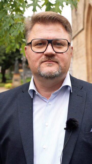 🌳🌟 Vielen Dank für Eure Nominierung zur #BaumChallenge2025, @laga_badnenndorf!

Wir haben die "Herausforderung" gerne angenommen und heute eine amerikanische Roteiche gepflanzt – der Baum des Jahres 2025, der für Artenvielfalt und Nachhaltigkeit steht 🍂💚

Die Baum Challenge zielt darauf ab, das Bewusstsein für Bäume und deren Bedeutung für unsere Umwelt zu stärken. Jeder gepflanzte Baum ist ein Schritt in Richtung einer grüneren Zukunft!

Wir möchten den Staffelstab gerne weitergeben und nominieren unsere Freunde in Leinefelde-Worbis (@landesgartenschau_lfd_wbs_2026) und in unserer Partnerstadt Kartuzy! 

Zeigt uns euren grünen Daumen und pflanzt ebenfalls einen Baum innerhalb der nächsten Woche! Przygotujcie się do działania i posadźcie również drzewo w ciągu najbliższego tygodnia! 🌿✨

Auf eine blühende Zukunft!

#BaumChallenge2025 #laga_duderstadt #amerikanischeRoteiche #niedersachsen #nachhaltigkeit