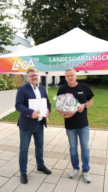 🌸 Landesgartenschauen verbinden! 🌸

Unsere Duderstädter Delegation war zu Gast in Bad Nenndorf, um sich mit dem Team der @laga_badnenndorf auszutauschen. 

Wir haben eine Menge Inspiration und viele wertvolle Eindrücke mitgenommen, um uns bestmöglich auf die Landesgartenschau 2030 in Duderstadt vorzubereiten. 💡🌿

Ein herzliches Dankeschön an Bad Nenndorf für diese Möglichkeit, die offenen Gespräche und die Gastfreundschaft. 💚 Wir nehmen viele Ideen mit nach Hause und freuen uns schon jetzt, Euch 2030 in Duderstadt begrüßen zu dürfen!

#LGS2030 #Duderstadt #BadNenndorf #Landesgartenschau #GemeinsamStark #Vorfreude #Austausch #Inspiration #ZusammenWachsen