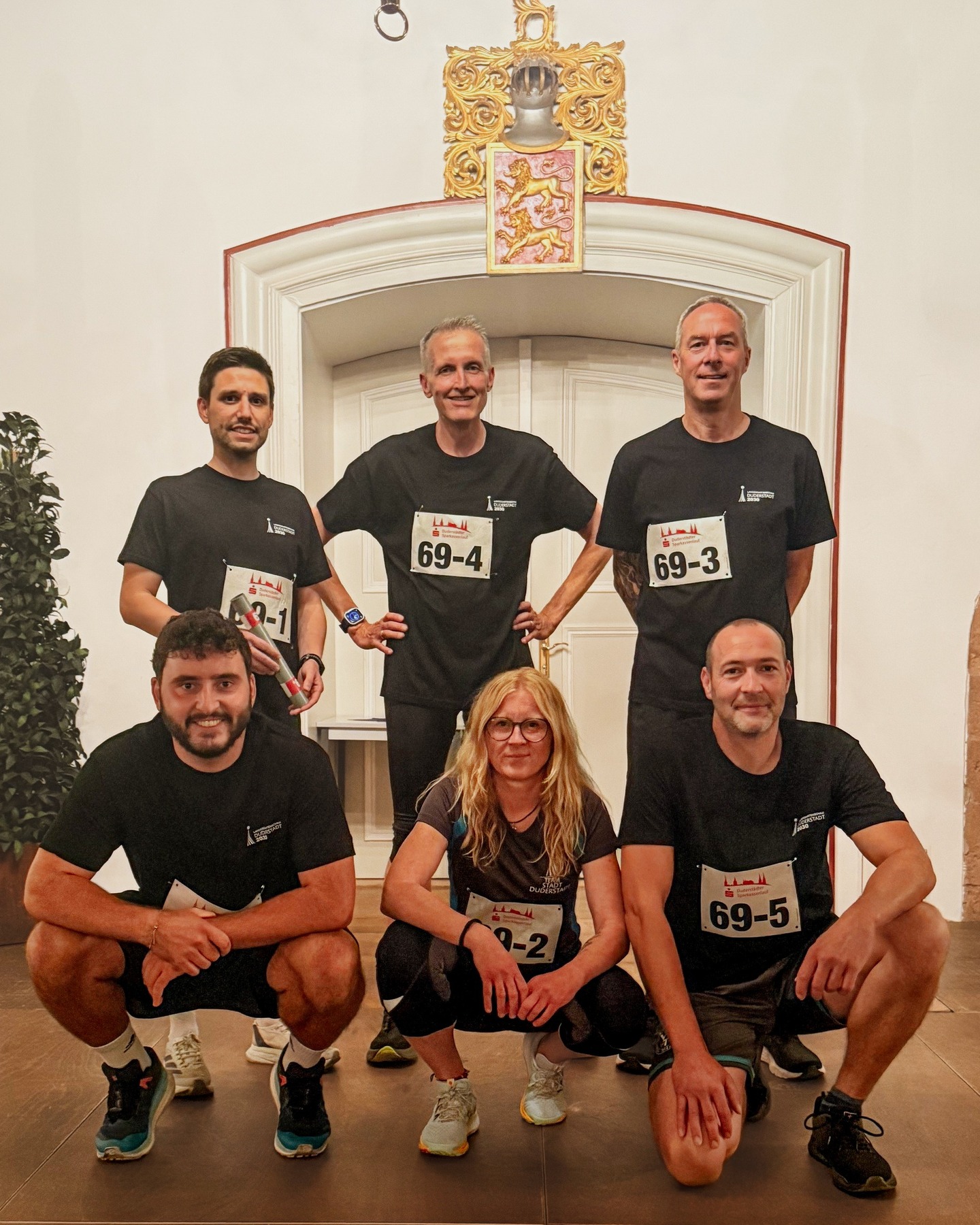 🏃‍♀️🌿 Landesgartenschau Duderstadt beim @duderstaedtersparkassenlauf! 🌿🏃‍♂️

Am Wochenende hieß es für unser LAGA-Team: Laufschuhe schnüren und ab auf die Strecke! Beim 10-Kilometer-Lauf des Duderstädter Sparkassenlaufs haben wir uns gemeinsam ins Zeug gelegt – und mit Platz 17 von 36 Teams ein tolles Ergebnis erzielt. 🎉

Obwohl wir sonst eher durch Blumenbeete statt über Ziellinien sprinten, hat uns der Teamgeist ins Ziel getragen. 💪💚

Danke an alle, die uns angefeuert haben – und Glückwunsch an alle Läuferinnen und Läufer! 🥳

#LandesgartenschauDuderstadt #Sparkassenlauf #Teamgeist #Duderstadt #LaufenMachtGlücklich #10km #GemeinsamStark #BlühendesDuderstadt