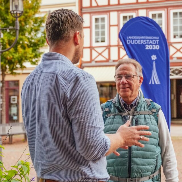 Am Wochenende haben wir spontan unsere Stadtwerkstatt auf der Duderstädter Marktstraße geöffnet. Viele haben die Gelegenheit genutzt, um mit uns über die @laga.duderstadt und ihre Ideen zu sprechen. Die Resonanz war mega 😊

Am 29.09. geht’s beim Ideen.Kreisel in die nächste Runde. Los geht es um 17.00 Uhr in der Stadtwerkstatt. Seid dabei und bringt eure Ideen mit 🌿💡

#LAGA2030 #Duderstadt #Stadtwerkstatt #Ideenkreisel #Landesgartenschau #LAGA